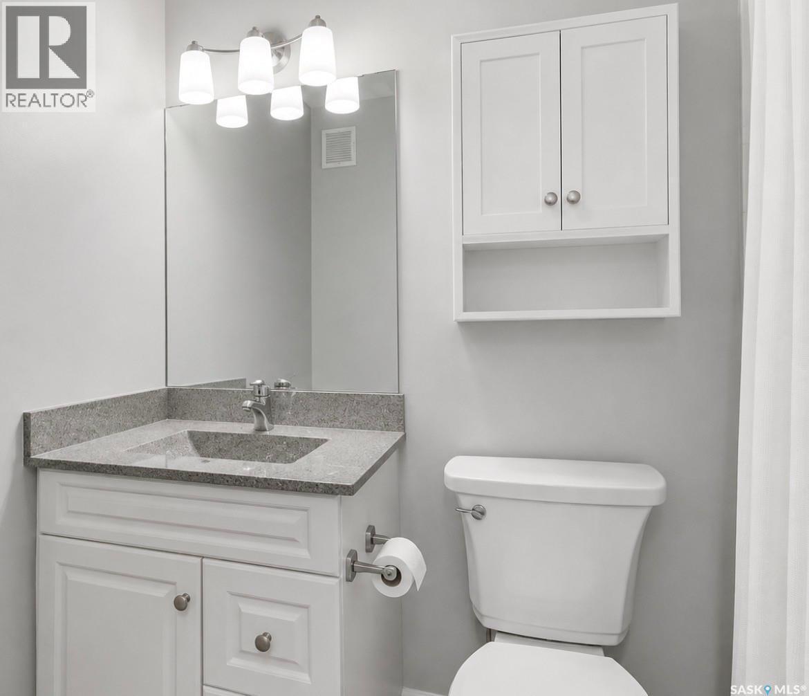 401 215 Lowe Road, Saskatoon, SK - Indoor Photo Showing Bathroom
