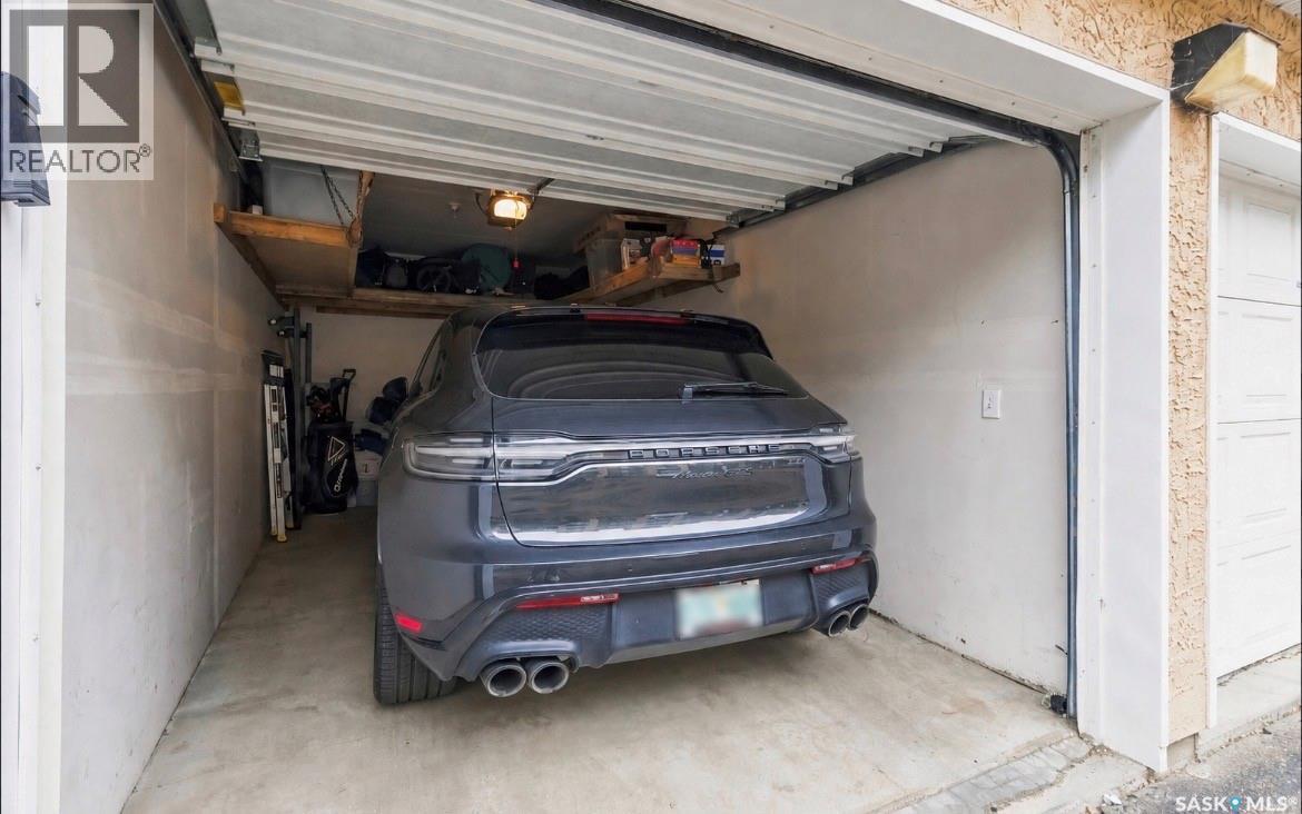 401 215 Lowe Road, Saskatoon, SK - Indoor Photo Showing Garage