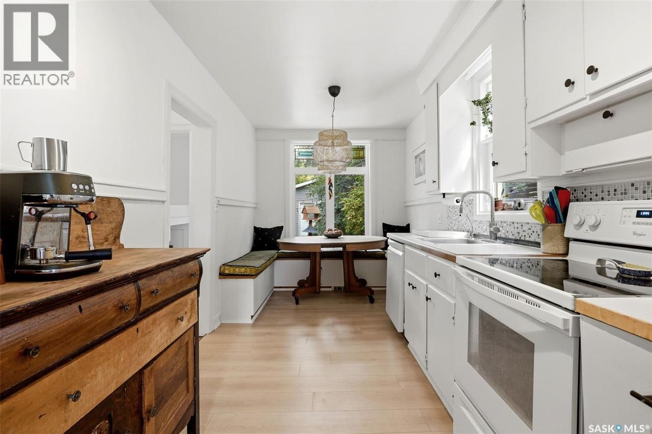 2918 19Th Avenue, Regina, SK - Indoor Photo Showing Kitchen