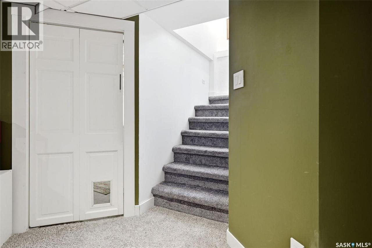 2918 19Th Avenue, Regina, SK - Indoor Photo Showing Other Room