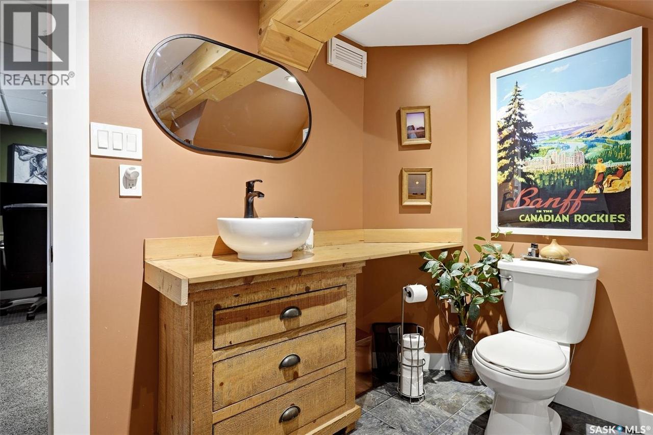 2918 19Th Avenue, Regina, SK - Indoor Photo Showing Bathroom