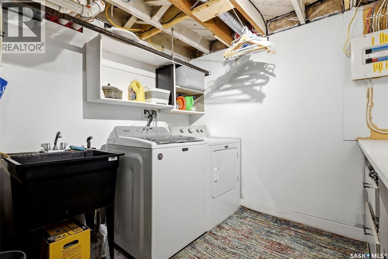 2918 19Th Avenue, Regina, SK - Indoor Photo Showing Laundry Room