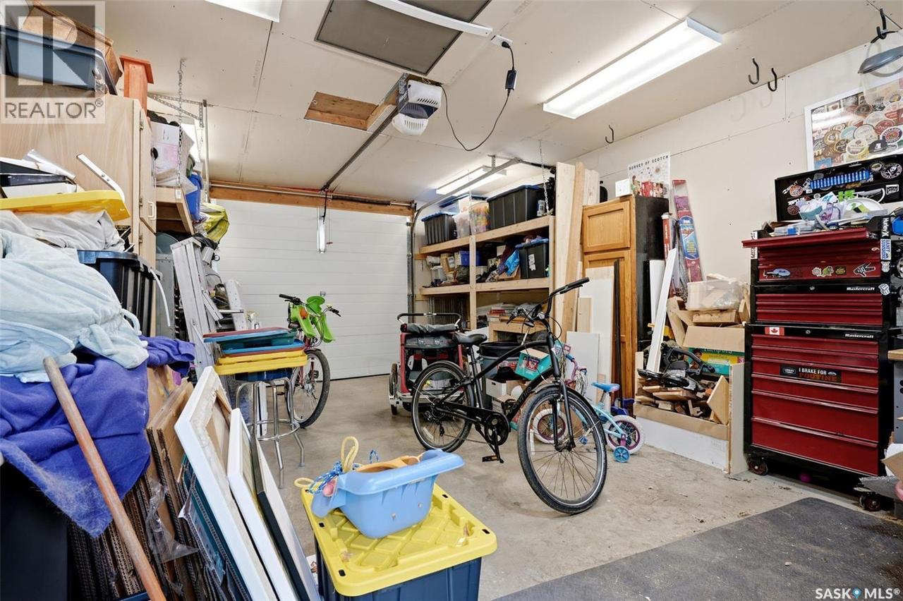 2918 19Th Avenue, Regina, SK - Indoor Photo Showing Garage