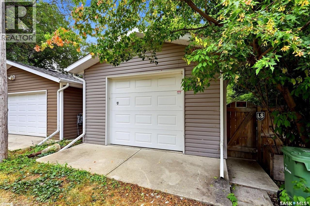 2918 19Th Avenue, Regina, SK - Outdoor With Exterior
