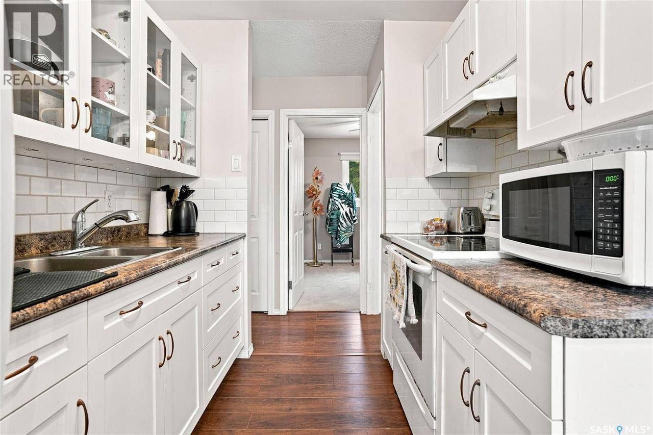 96 Patterson Crescent, Saskatoon, SK - Indoor Photo Showing Kitchen With Double Sink With Upgraded Kitchen