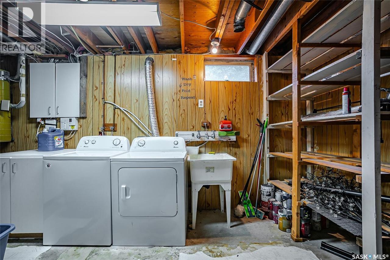 96 Patterson Crescent, Saskatoon, SK - Indoor Photo Showing Laundry Room