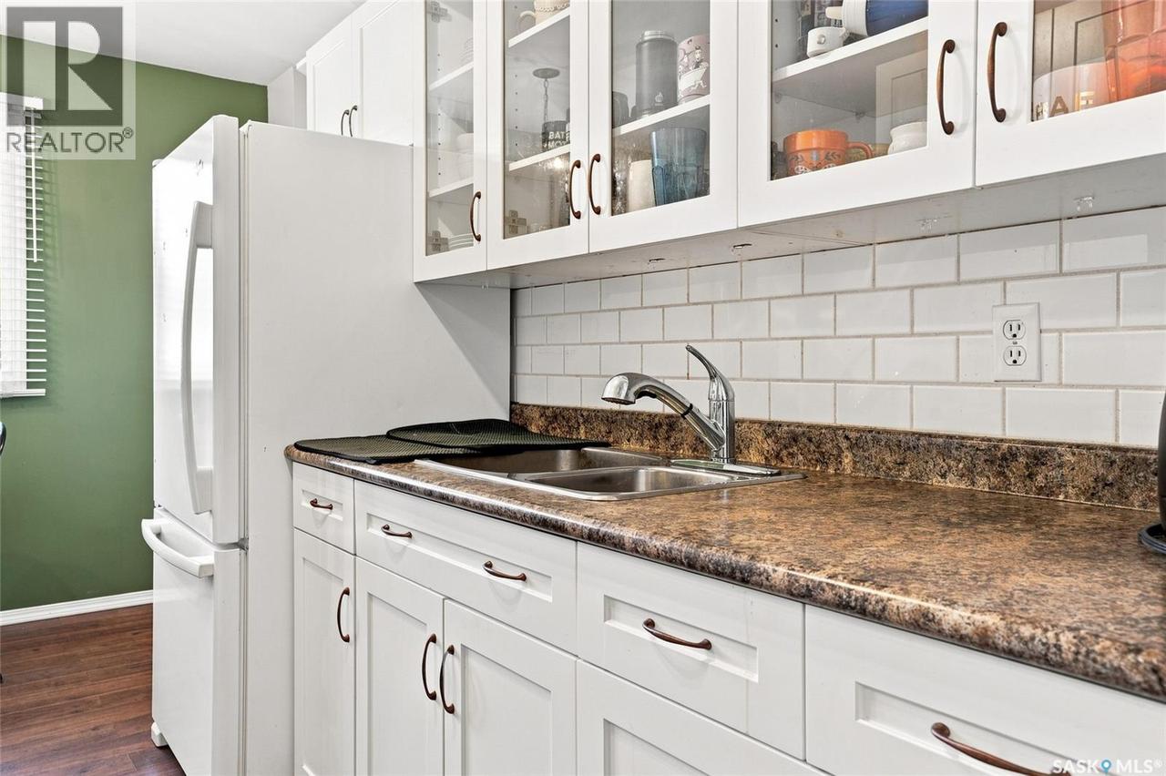 96 Patterson Crescent, Saskatoon, SK - Indoor Photo Showing Kitchen With Double Sink