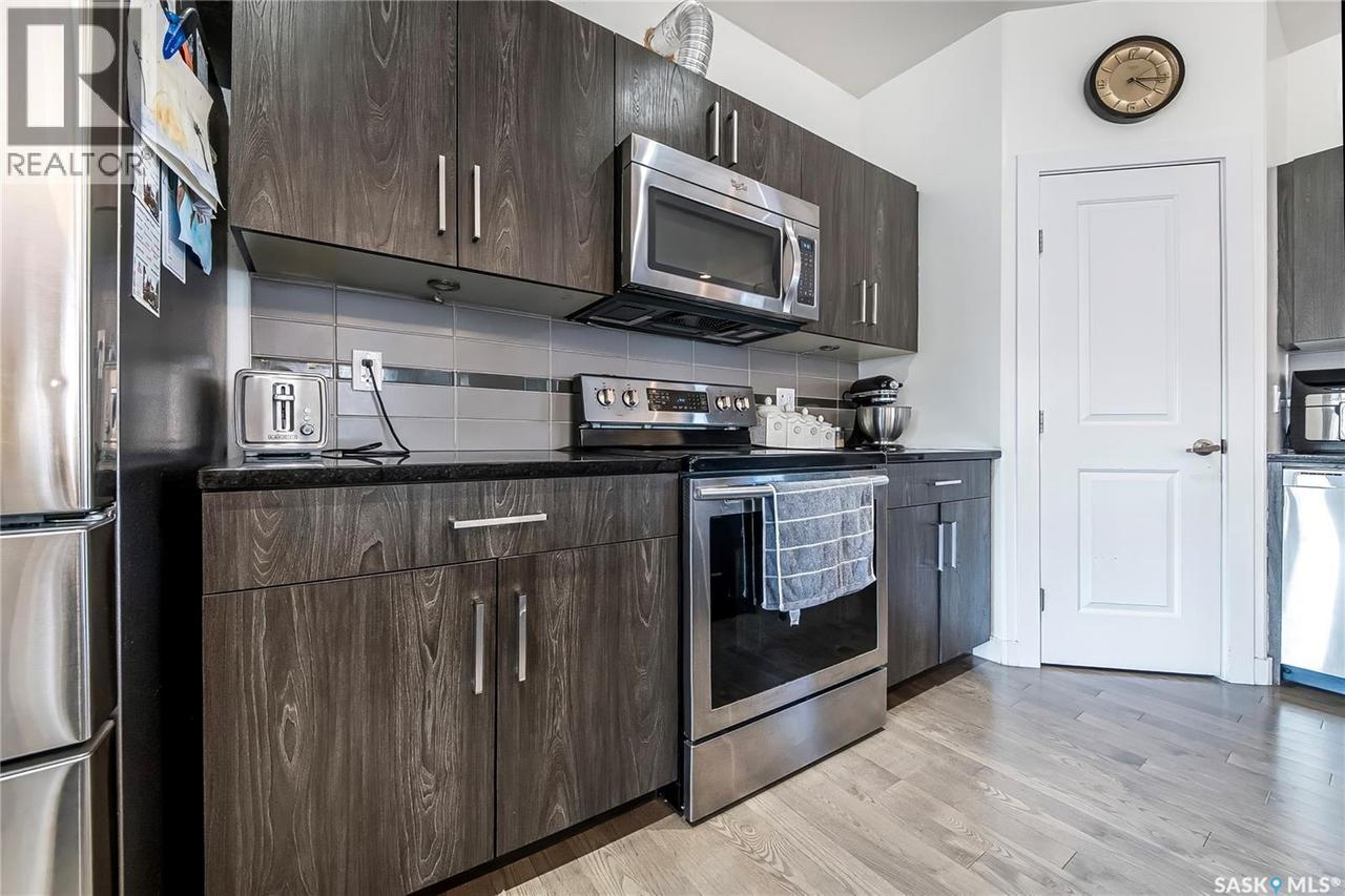 547 Evergreen Boulevard, Saskatoon, SK - Indoor Photo Showing Kitchen With Stainless Steel Kitchen
