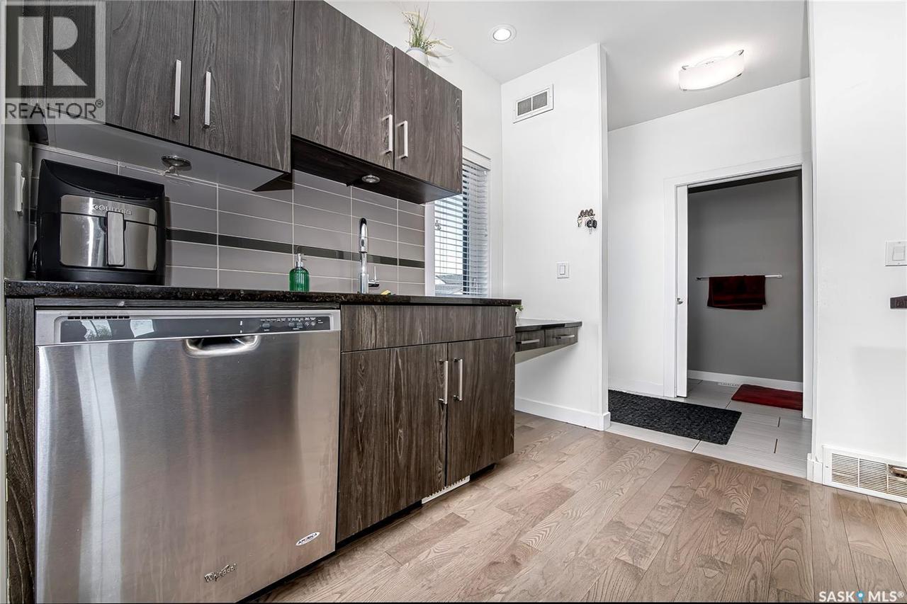 547 Evergreen Boulevard, Saskatoon, SK - Indoor Photo Showing Kitchen