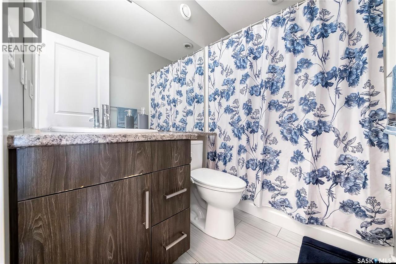 547 Evergreen Boulevard, Saskatoon, SK - Indoor Photo Showing Bathroom