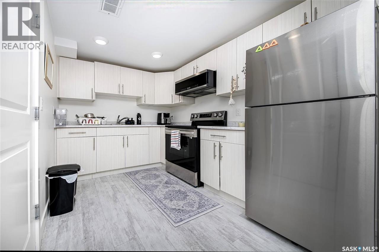 547 Evergreen Boulevard, Saskatoon, SK - Indoor Photo Showing Kitchen