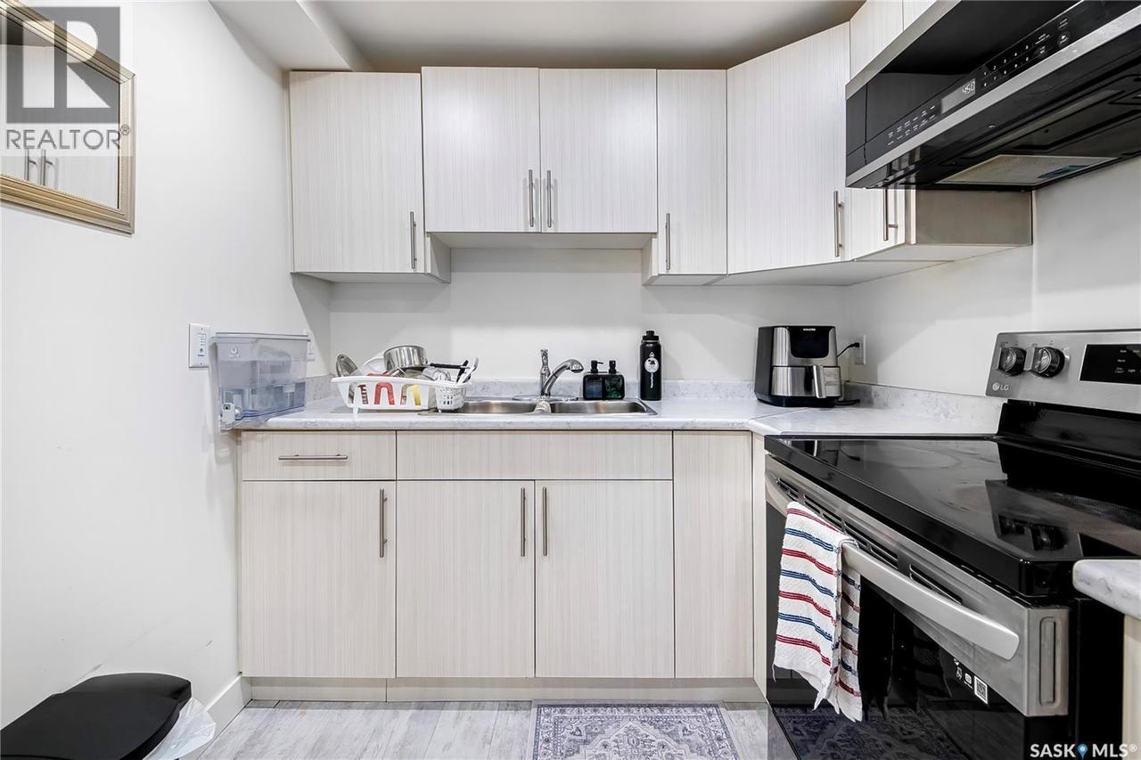 547 Evergreen Boulevard, Saskatoon, SK - Indoor Photo Showing Kitchen With Double Sink
