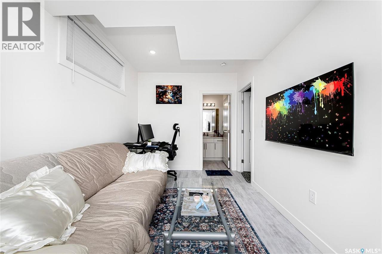 547 Evergreen Boulevard, Saskatoon, SK - Indoor