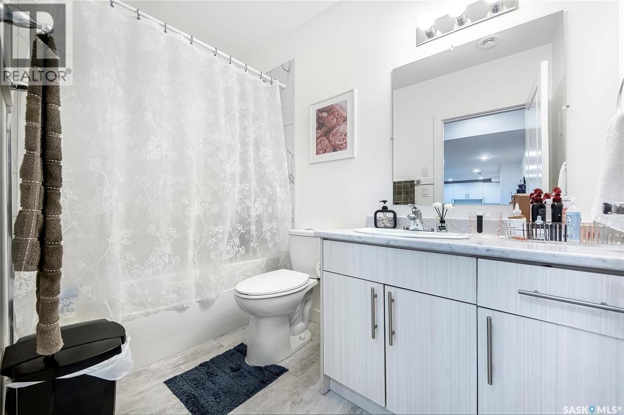 547 Evergreen Boulevard, Saskatoon, SK - Indoor Photo Showing Bathroom