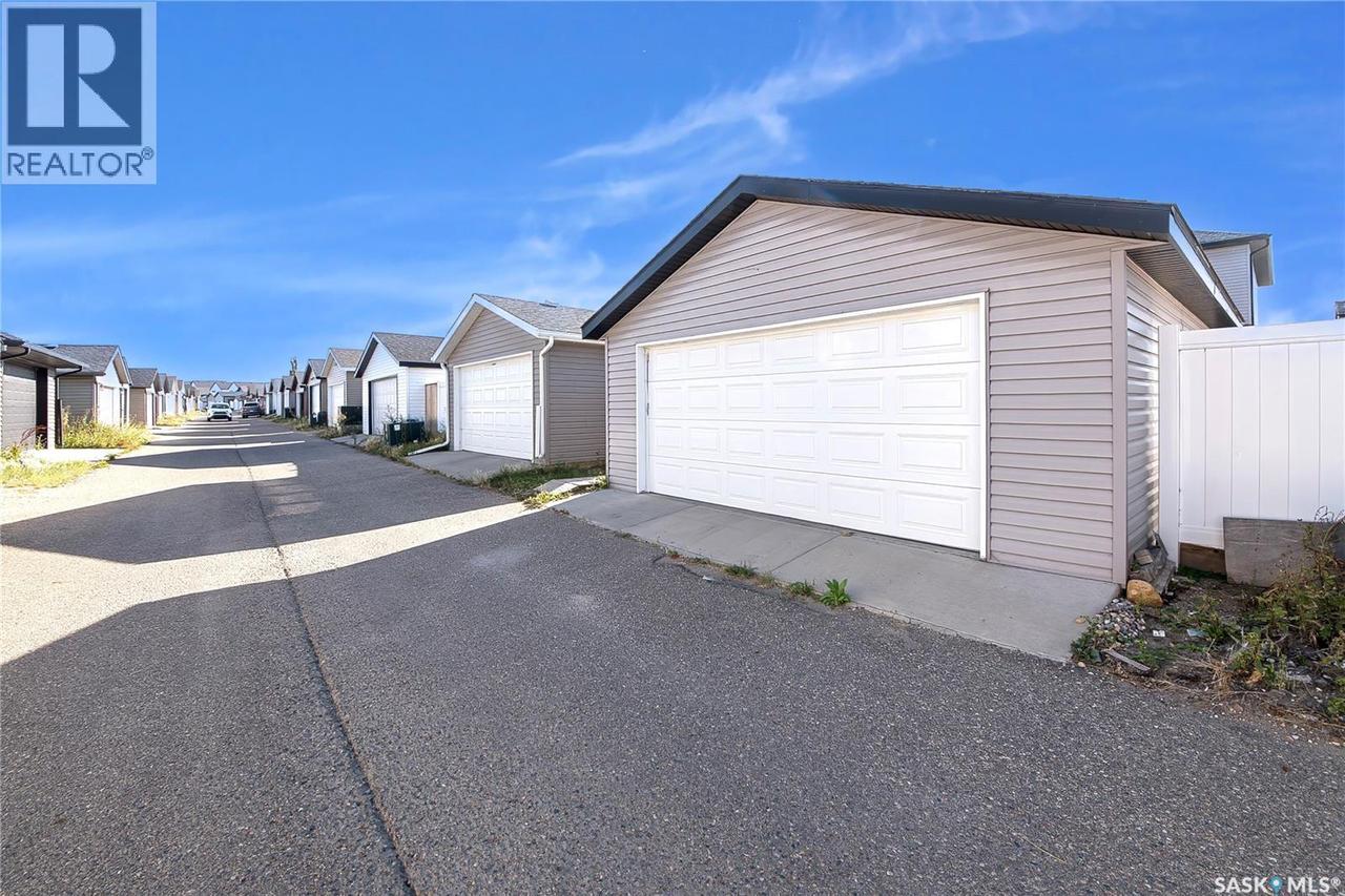 547 Evergreen Boulevard, Saskatoon, SK - Outdoor