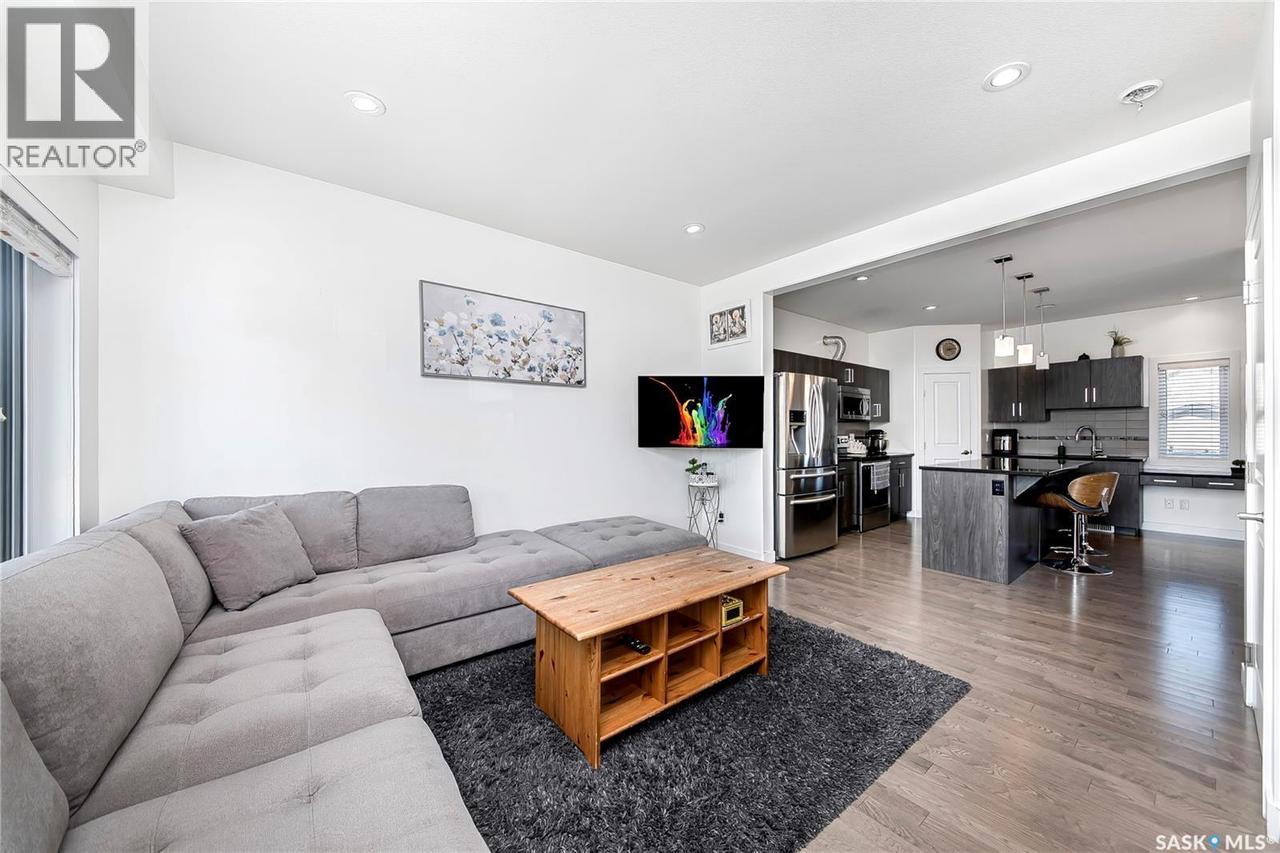 547 Evergreen Boulevard, Saskatoon, SK - Indoor Photo Showing Living Room