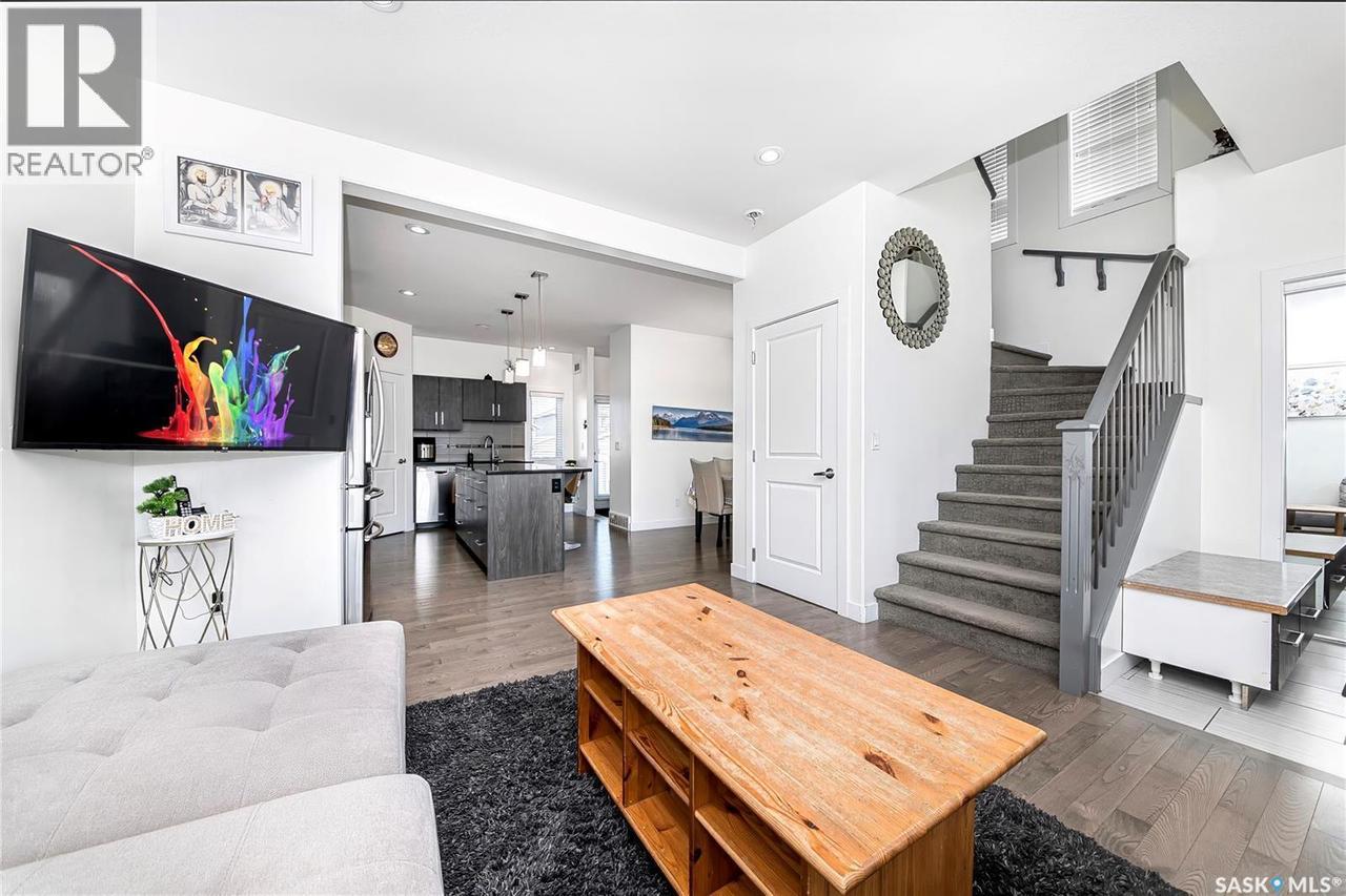 547 Evergreen Boulevard, Saskatoon, SK - Indoor Photo Showing Living Room