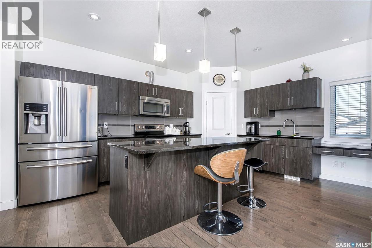 547 Evergreen Boulevard, Saskatoon, SK - Indoor Photo Showing Kitchen With Stainless Steel Kitchen With Upgraded Kitchen