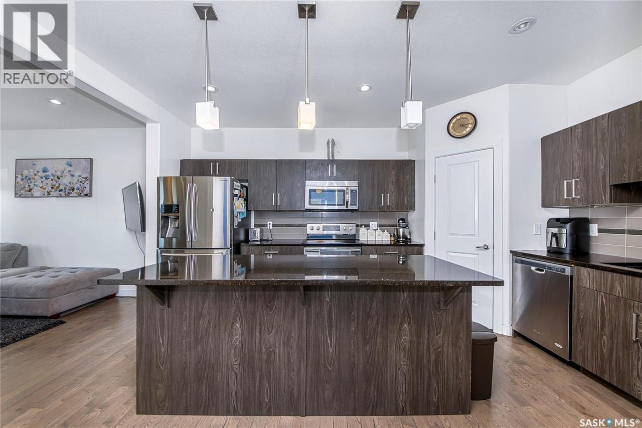 547 Evergreen Boulevard, Saskatoon, SK - Indoor Photo Showing Kitchen With Stainless Steel Kitchen With Upgraded Kitchen