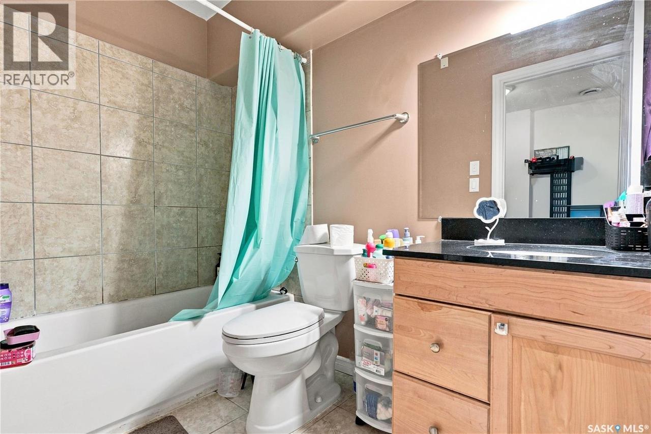 18 118 Hampton Circle, Saskatoon, SK - Indoor Photo Showing Bathroom