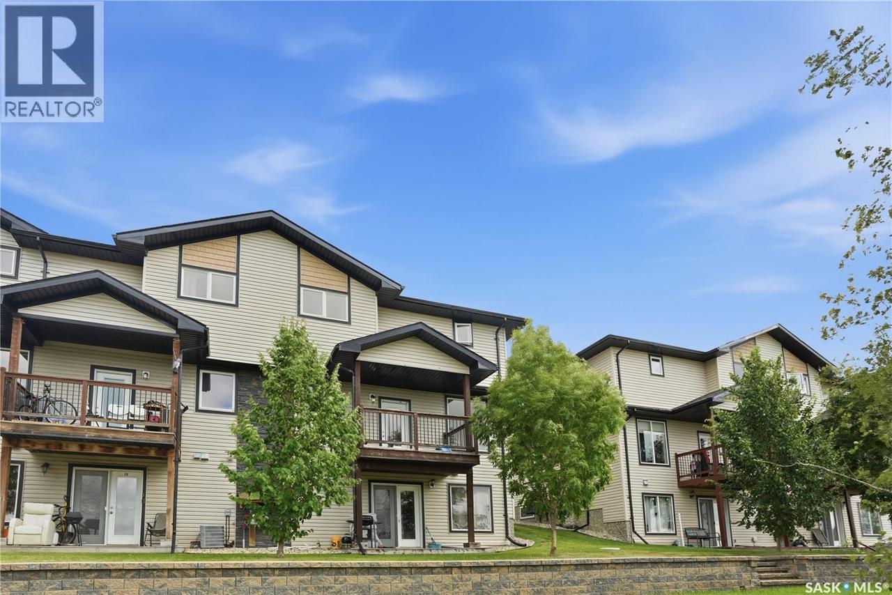 18 118 Hampton Circle, Saskatoon, SK - Outdoor With Facade