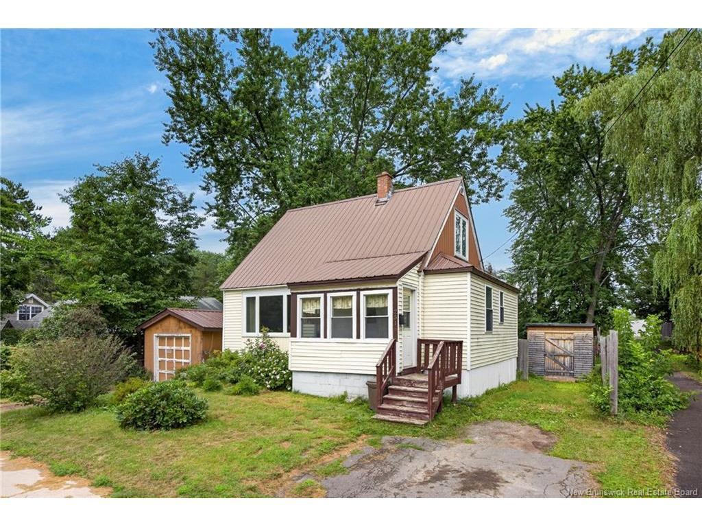 251 Carney St, Devon, NB 