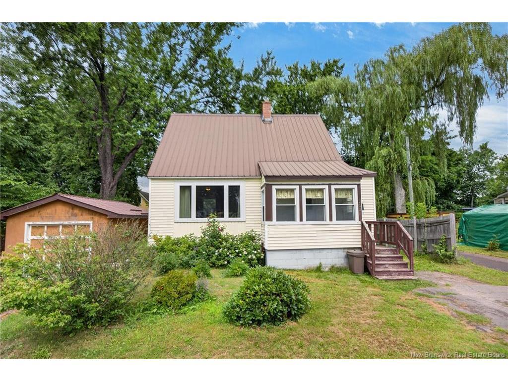 251 Carney St, Devon, NB 