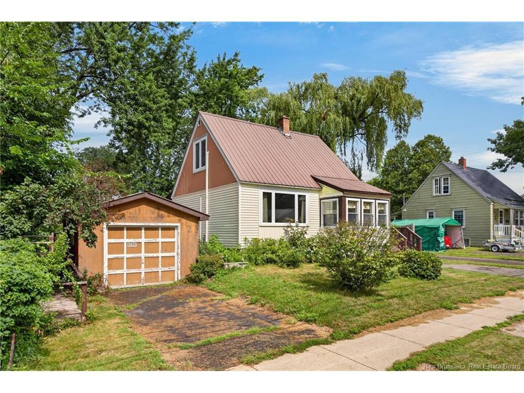 251 Carney St, Devon, NB 