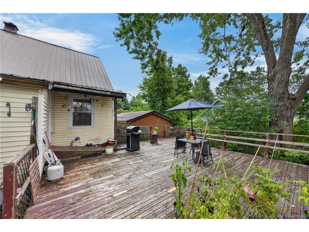251 Carney St, Devon, NB 