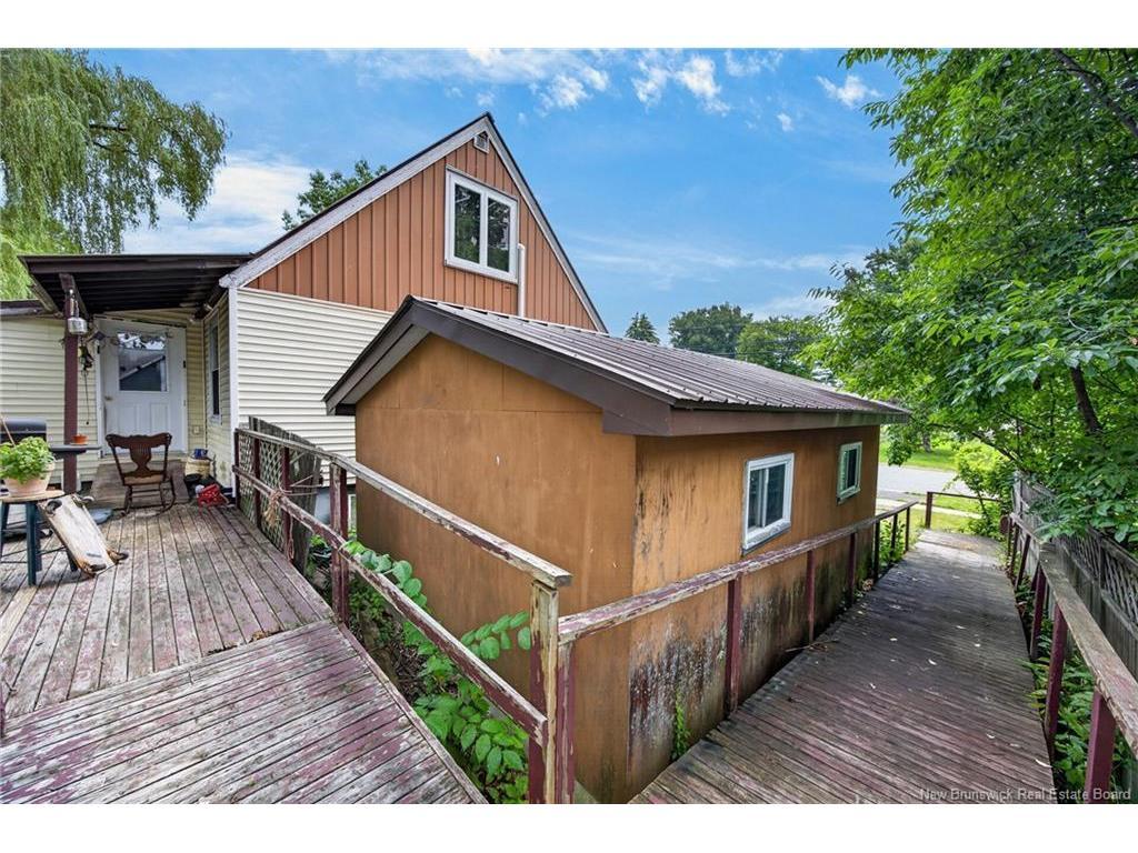 251 Carney St, Devon, NB 
