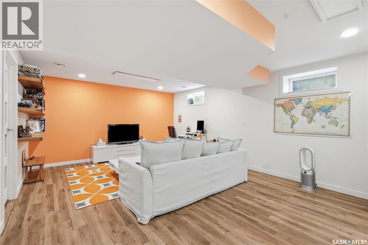 411 Hartley Road, Saskatoon, SK - Indoor