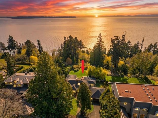 13706 Marine Drive  White Rock, BC V4B 1A4