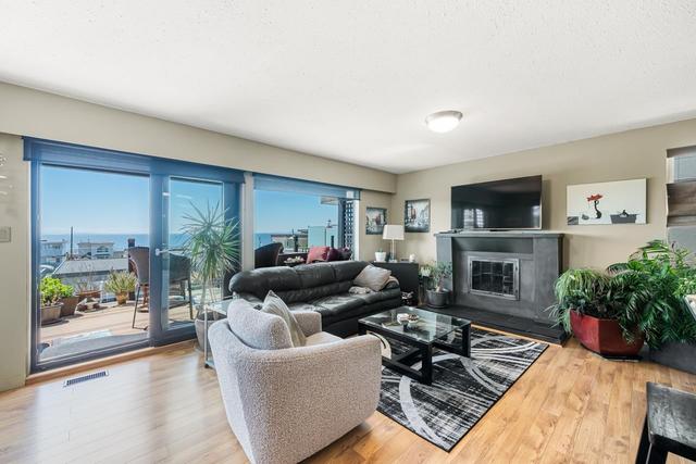 15556 Columbia Avenue  White Rock, BC V4B 1K4