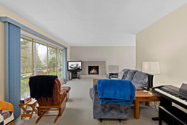 13771 Malabar Avenue  White Rock, BC V4B 2X8