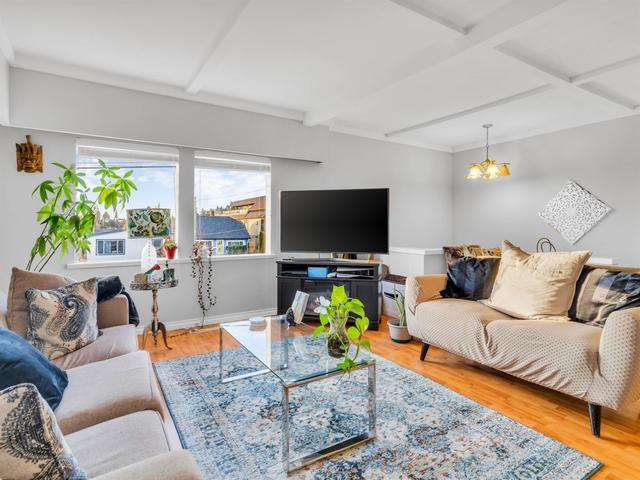 852 Stevens Street  White Rock, BC V4B 4X2