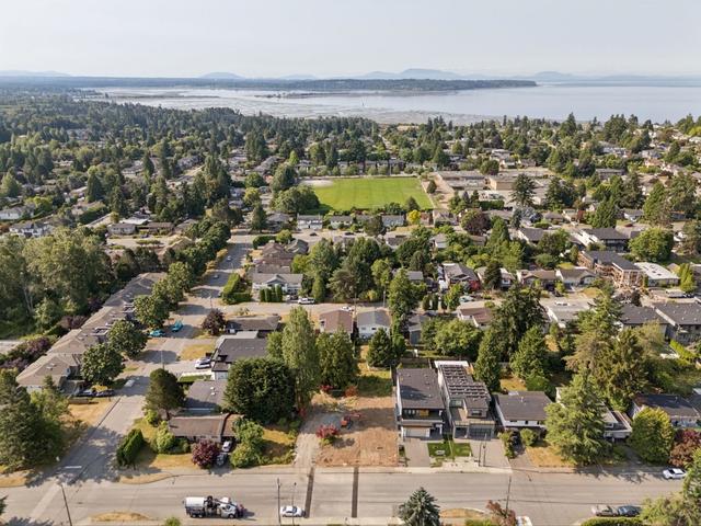 15916 Russell Avenue  White Rock, BC V4B 2S4