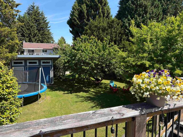 15847 Russell Avenue  White Rock, BC V4B 2S5