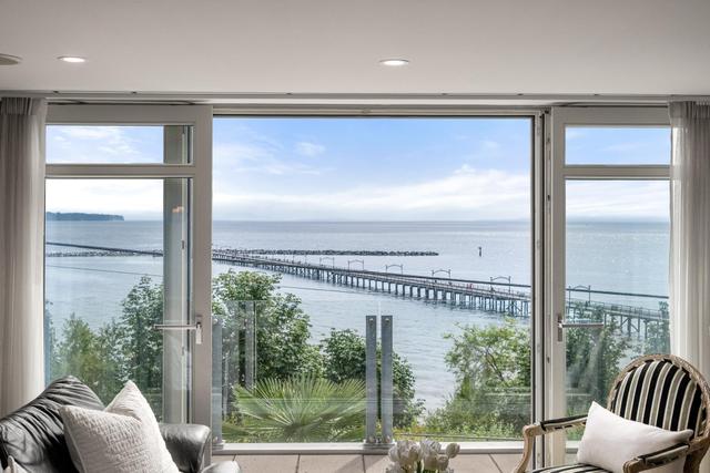 201-15097 Marine Drive  White Rock, BC V4B 1C5