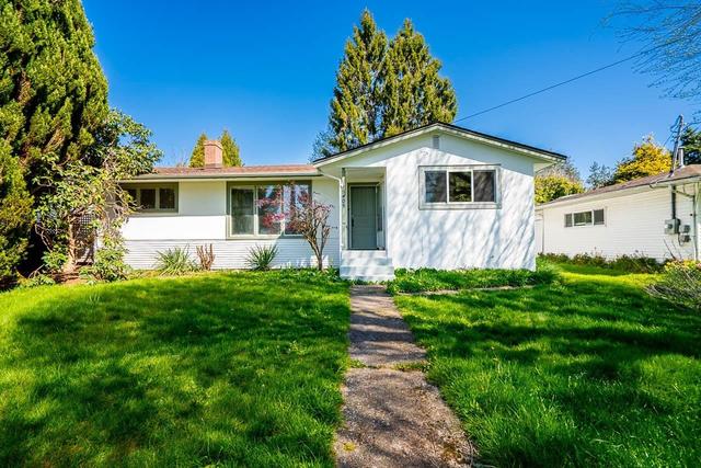 15405 Semiahmoo Avenue  White Rock, BC V4B 1T6