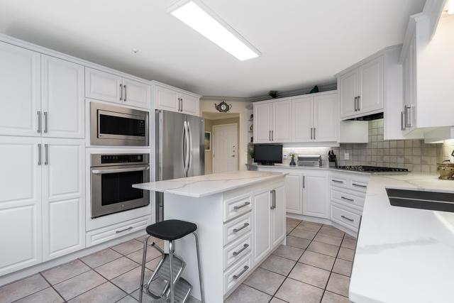 201-14934 Thrift Avenue  White Rock, BC V4B 2J9