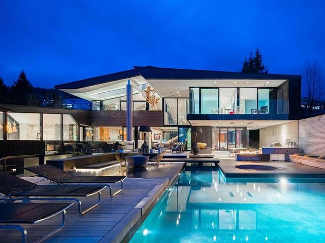 1071 Groveland Road  West Vancouver, BC V7S 1Z3