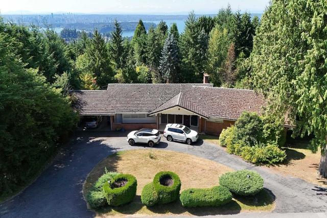 1084 Groveland Road  West Vancouver, BC V7S 1Z4