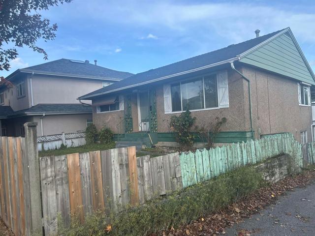 5692 Knight Street  Vancouver, BC V5P 2V2