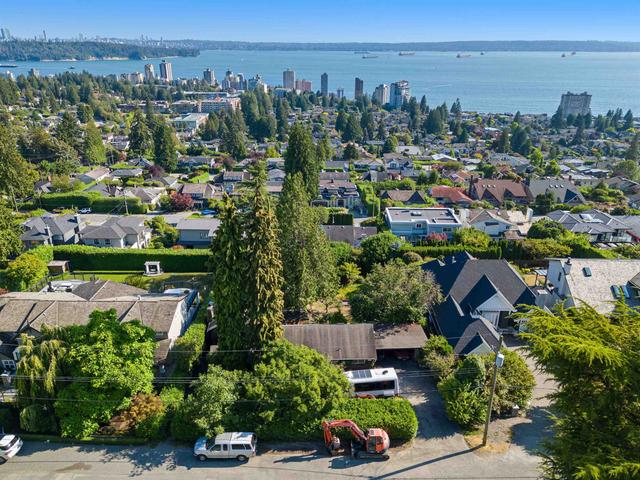 2234 Ottawa Avenue  West Vancouver, BC V7V 2S6