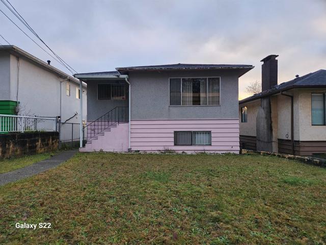 3228 Vanness Avenue  Vancouver, BC V5R 5A5