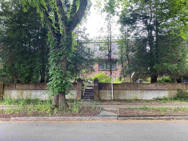 2371 6th Avenue E Vancouver, BC V5N 1R4
