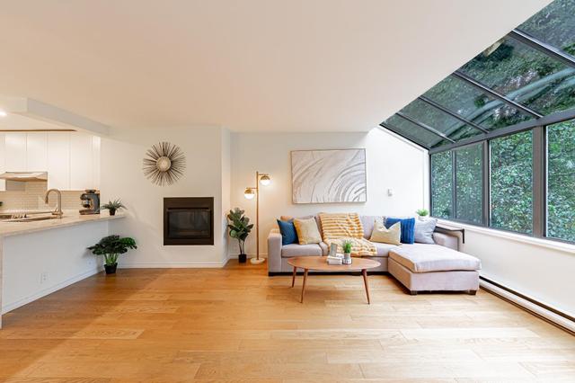 5-1786 Esquimalt Avenue  West Vancouver, BC V7V 1R8