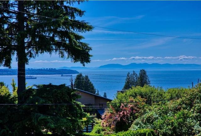 2233 Palmerston Avenue  West Vancouver, BC V7V 2V9
