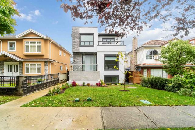 2575 &-2577 Parker Street  Vancouver, BC V5K 2T2