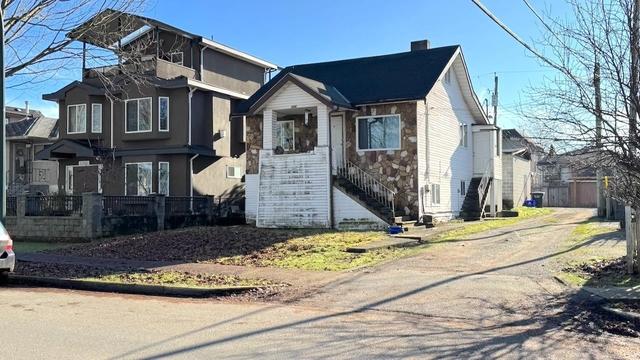 3006 25th Avenue E Vancouver, BC V5R 1J4